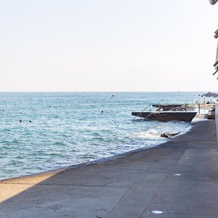 Light House - Seafront Cosy Studio With Library Paphos 外观 照片