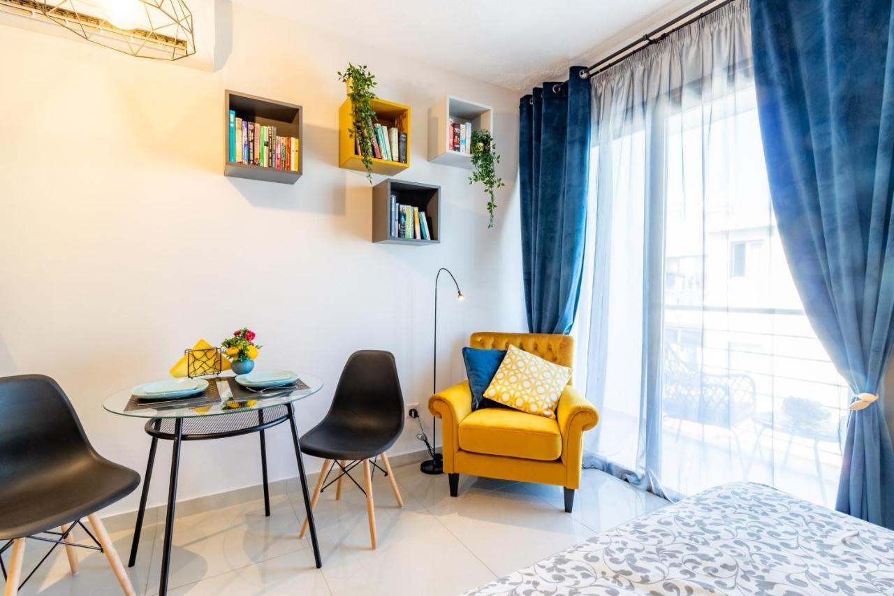 Light House - Seafront Cosy Studio With Library Paphos 外观 照片