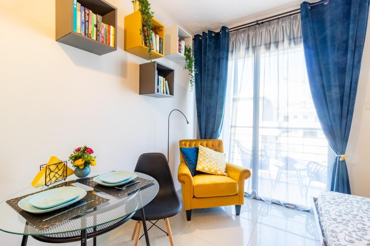 Light House - Seafront Cosy Studio With Library Paphos 外观 照片