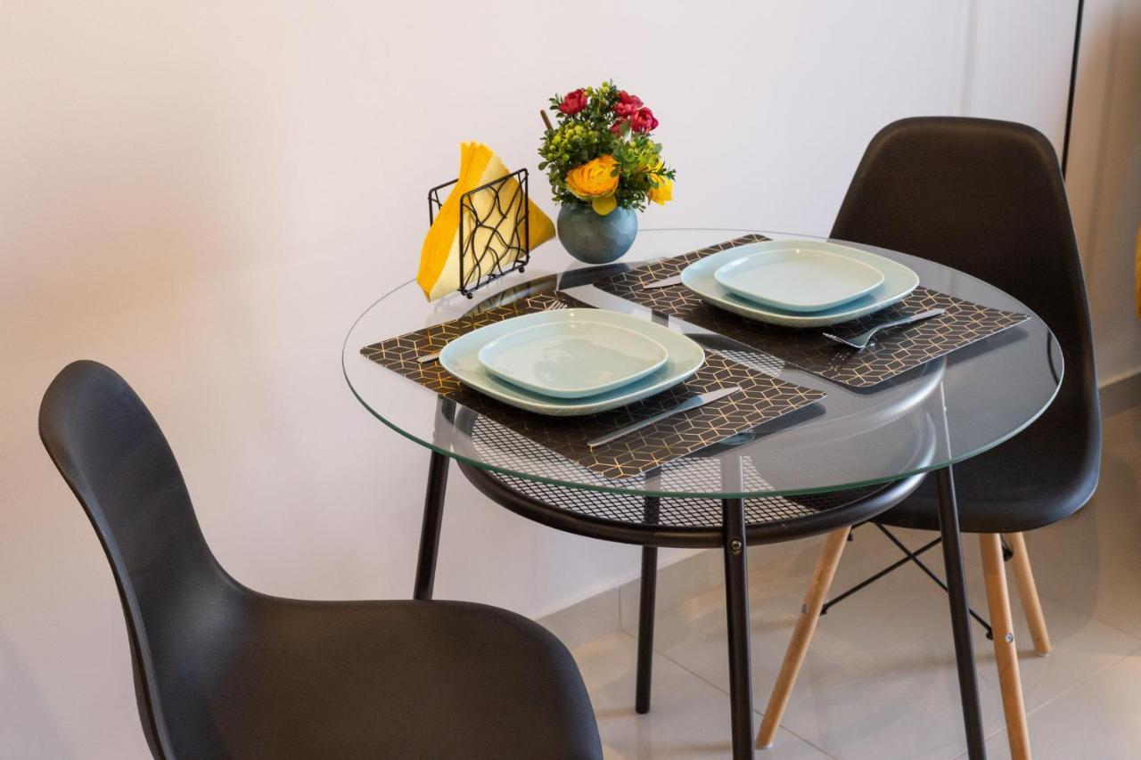 Light House - Seafront Cosy Studio With Library Paphos 外观 照片