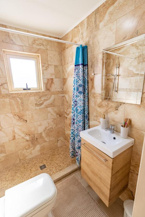 Light House - Seafront Cosy Studio With Library Paphos 外观 照片